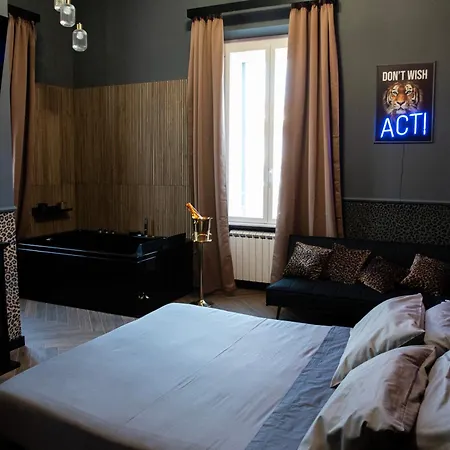 One Of One Experiences - Love Spa Suite